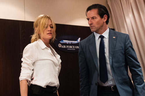 Katherine McNamara und Ian Bohen in Air Force One Down