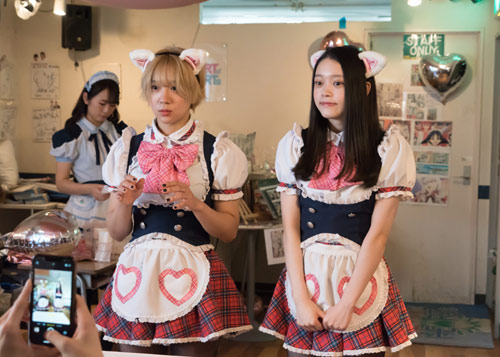 Maid Cafe Szene im Japan-Actioner