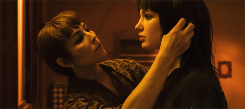 Close mit Noomi Rapace und Sophie Nélisse.