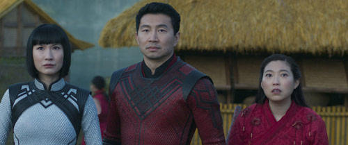 Shang-Chi and the Legend of the Ten Rings mit Simu Liu und Awkwafina