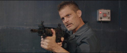 Casper Van Dien gegen Alligatoren in "The Flood"