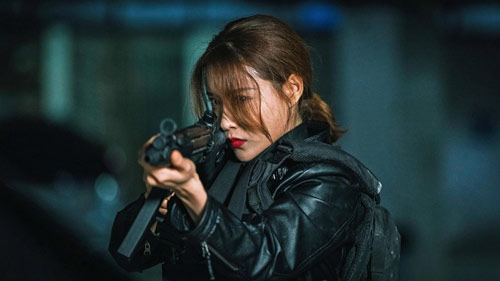 Chick with Gun in Jun Huo Da Jie An