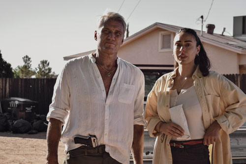 Dolph Lundgren mit Christina Villa in Wanted Man